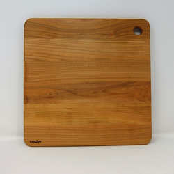 木製 カッティングボード まな板 【 国産ヤマザクラ無垢】 スクエアタイプ　Sサイズ 3枚目の画像