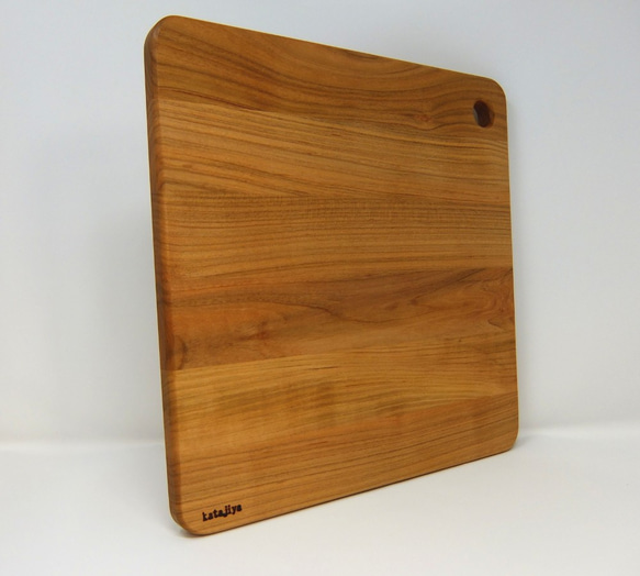 木製 カッティングボード まな板 【 国産ヤマザクラ無垢】 スクエアタイプ　Sサイズ 5枚目の画像