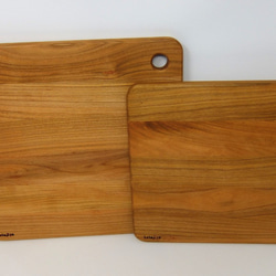 木製 カッティングボード まな板 【 国産ヤマザクラ無垢】 スクエアタイプ　Sサイズ 6枚目の画像
