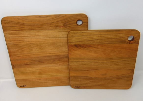 木製 カッティングボード まな板 【 国産ヤマザクラ無垢】 スクエアタイプ　Sサイズ 6枚目の画像