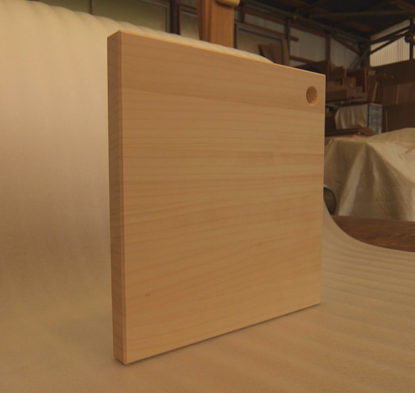 正方形 木製まな板 いちょう材 無垢加工 使いやすいスクエアタイプ（正方形Mサイズ）※削り直しサービスあり※ 4枚目の画像