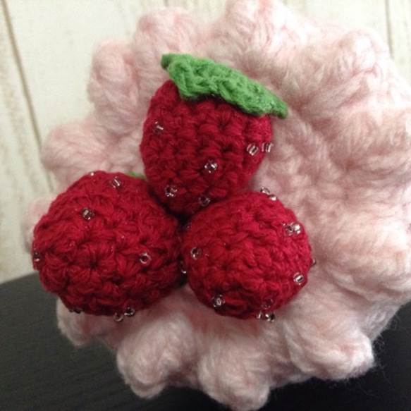 寶寶棉籤箱蓋粉紅新鮮採摘的草莓“200本，用棉籤” 第2張的照片