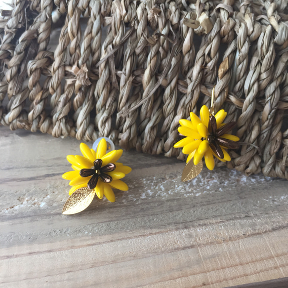 Sunflowers ピアス/イアリング 1枚目の画像