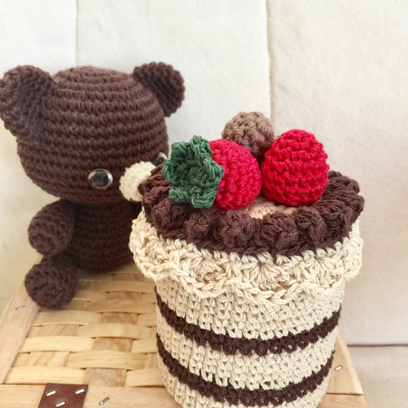 【Creema限定】カラカラクマちゃんとティラミスストロベリーケーキの綿棒ケースカバー セット 2枚目の画像