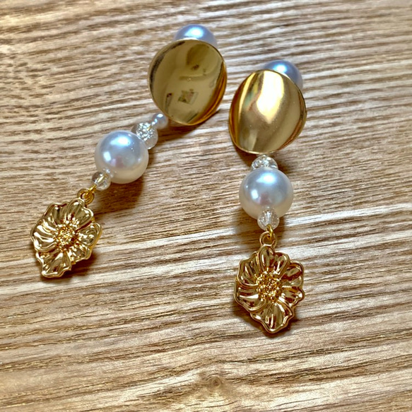 botanical pearl × gold ピアス(パールキャッチ) 2枚目の画像