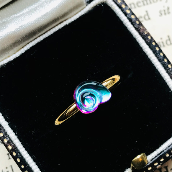 再販✖️6  人魚　マーメイド　見る角度で色変化　深海の商人　ヴィンテージ　巻貝ガラス　指輪　リング　貝 7枚目の画像