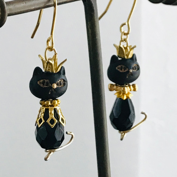 ハロウィン黒猫と悪魔ピアス