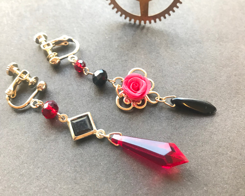 再販✖️8 イロアソビ 赤い薔薇と黒ガラス トランプカラー ピアス