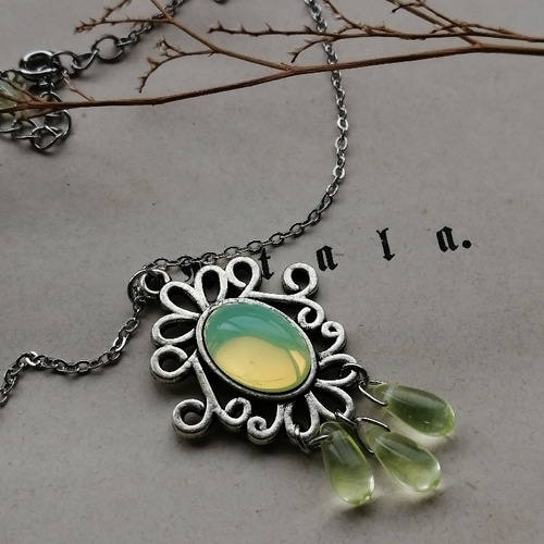 再販 夜の魔術部 ウランガラス 幻想的な黄緑 ウランガラス 大粒