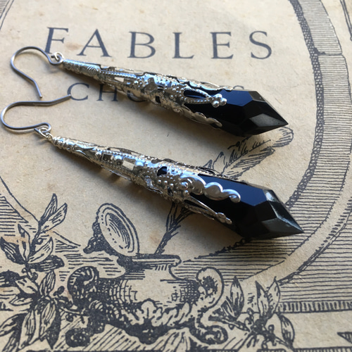 再販×26 夜の魔術部 黒の誘惑 アクリル シャンデリア ピアス 