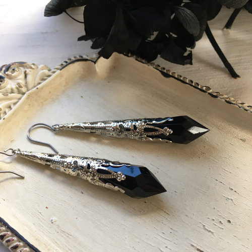 再販×26 夜の魔術部 黒の誘惑 アクリル シャンデリア ピアス 