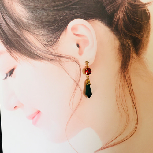 再販×19 イロアソビ 赤と緑のシャンデリアガラス ピアス イヤリング 