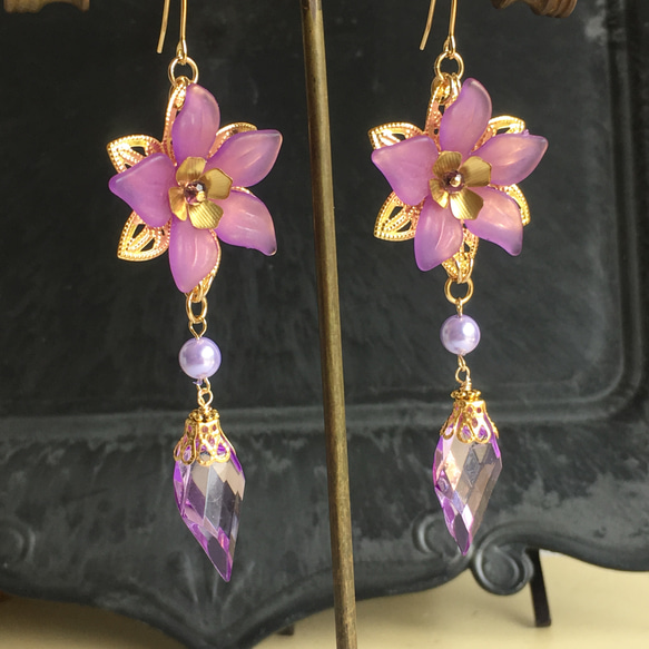 再販✖️7   イロアソビ　アクリル　紫のお花　ピアス　イヤリング 2枚目の画像