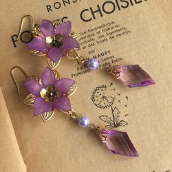 再販✖️7   イロアソビ　アクリル　紫のお花　ピアス　イヤリング 3枚目の画像