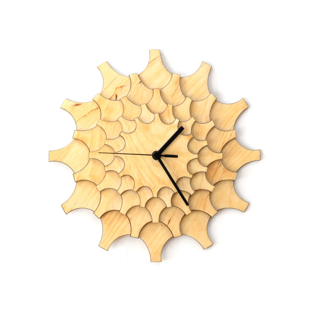 Cogwheel - レーザーカット合板で作られたユニークでスタイリッシュな壁掛け時計