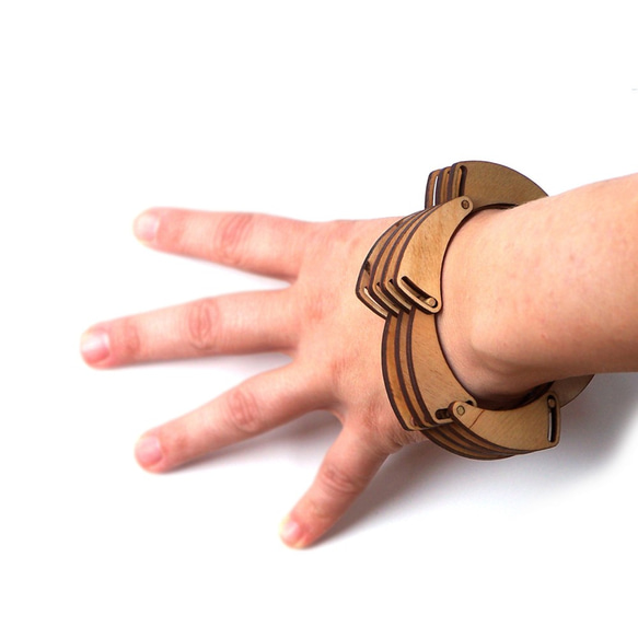 Shutter - laser cut wooden bracelet 4枚目の画像