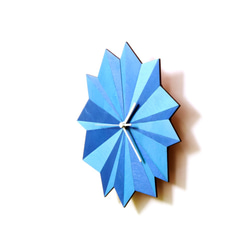ウッドウォールクロックOrigami青ー 29cm ブルーの有機的な壁時計 6枚目の画像