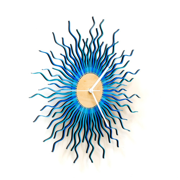 由雷射切割膠合板製成的有機木鐘 - Medusa turquoise 第3張的照片