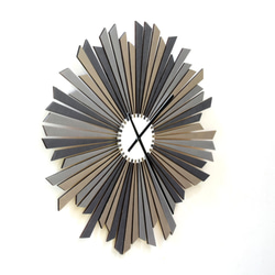 The Sirius - シルバー/グレーの色合いのエレガントな木製壁掛け時計 5枚目の画像