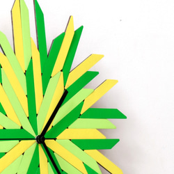 Haystack fresh - organic laser cut wall clock in green 第2張的照片