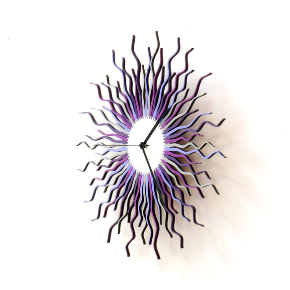 Medusa lavender - 紫とグレーの色合いのモダンな木製壁掛け時計 5枚目の画像