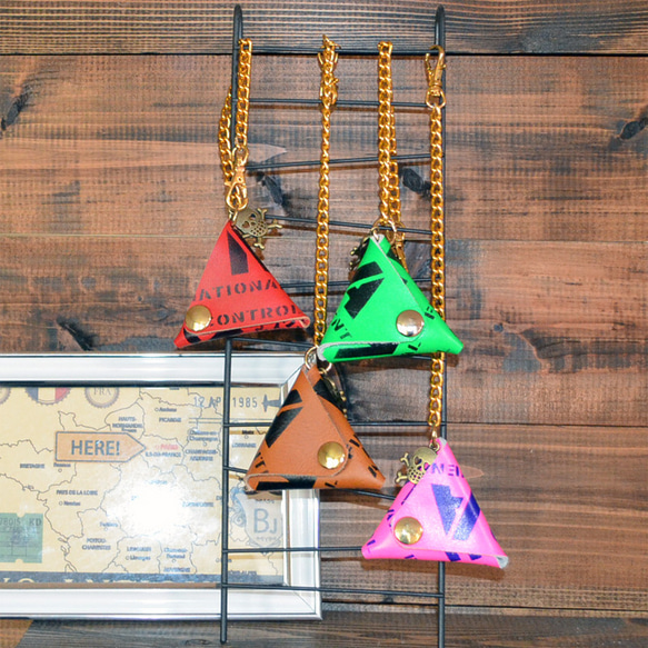 送料無料　ROCK　本革ギターピックケース　ステンシル　チェーン付き 1枚目の画像