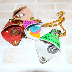 送料無料　ROCK　本革ギターピックケース　ステンシル　チェーン付き 3枚目の画像