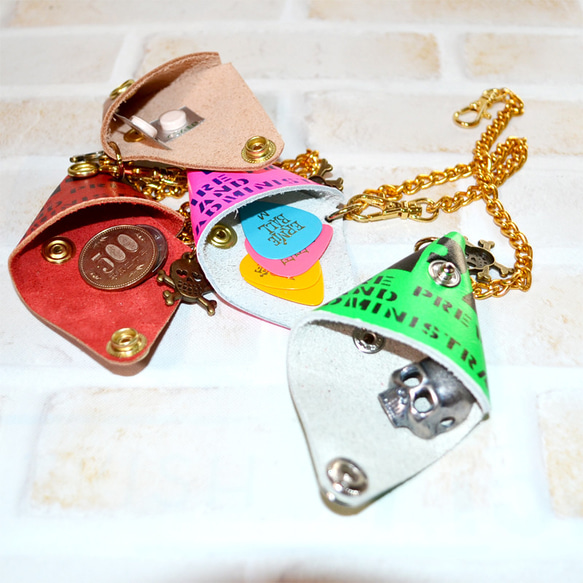 送料無料　ROCK　本革ギターピックケース　ステンシル　チェーン付き 3枚目の画像