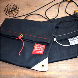 ブラックデニムのキレイ系スタイルにも合うサコッシュ　大きめサイズ 6枚目の画像