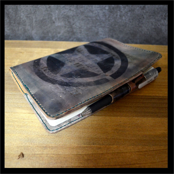 迷彩柄【1点もの】レザー手染め手縫いスケジュール帳手帳カバーB6サイズ 2枚目の画像