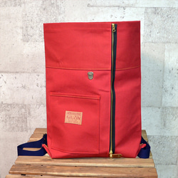 紅色帆布背包8號帆布背包上下有一個開合式緊固件 第4張的照片