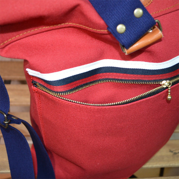紅色帆布背包8號帆布背包上下有一個開合式緊固件 第6張的照片
