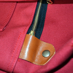 紅色帆布背包8號帆布背包上下有一個開合式緊固件 第7張的照片