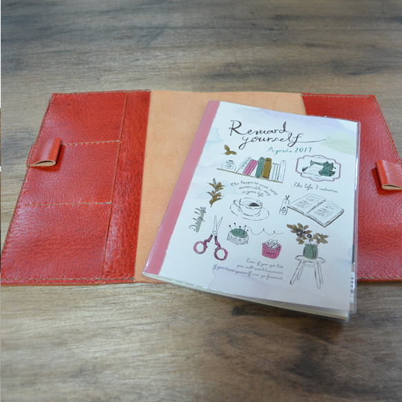 豚革レッドＡ５サイズ　スケジュール帳/手帳カバーA5手縫い　ピッグレザー 3枚目の画像