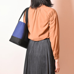 紺×黒　カバー付き肩掛けトート 2枚目の画像