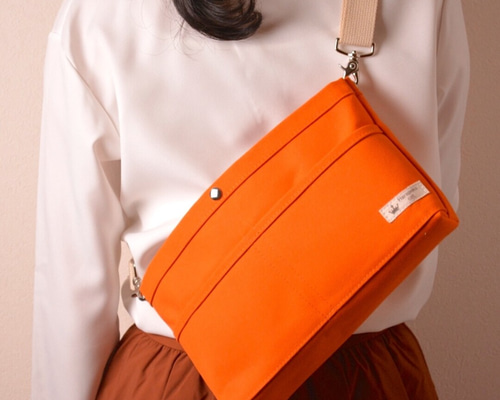 美品 ARTPHERE 2way ショルダーバッグ サコッシュ オレンジ a93efeeed1ea273f1738229903e989