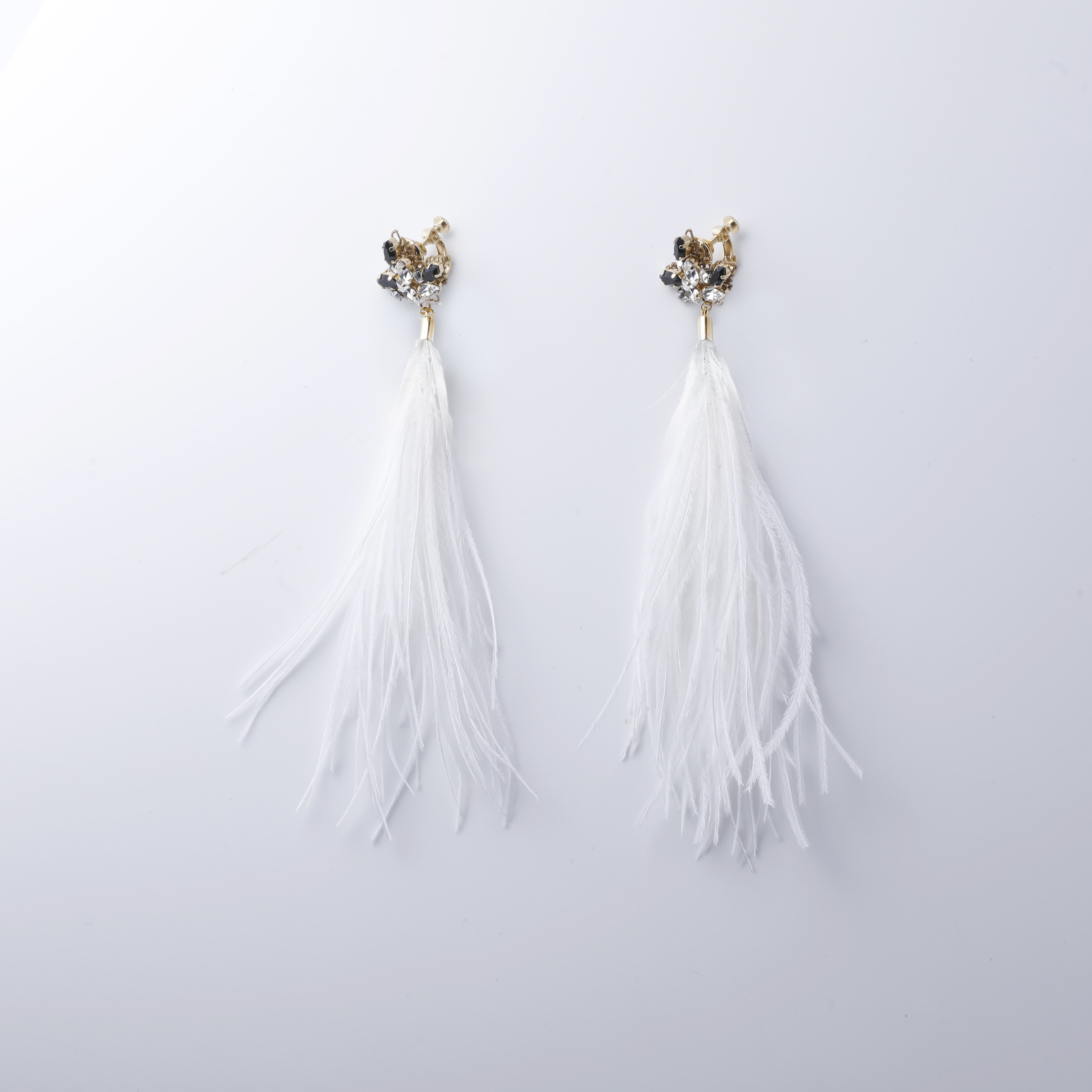 ホワイトフェザーイヤリング