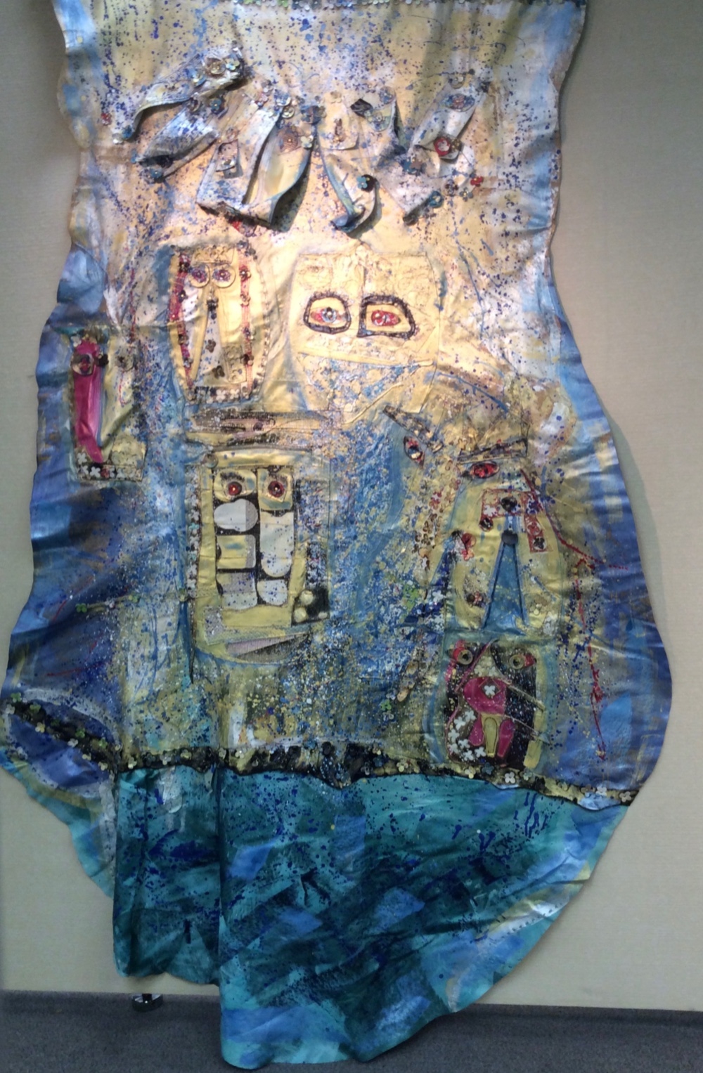 かがやき　　皮で制作