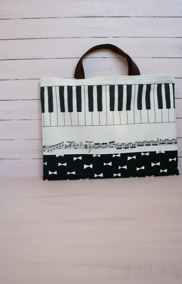 入園入学準備　鍵盤と楽譜のクラシックなレッスンバッグ 2枚目の画像