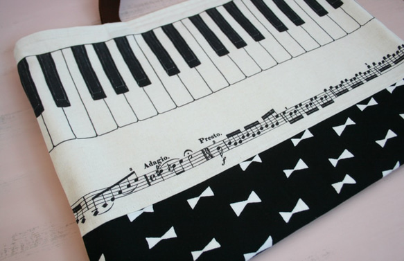 入園入学準備　鍵盤と楽譜のクラシックなレッスンバッグ 3枚目の画像