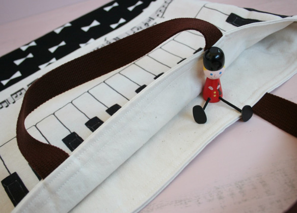 入園入学準備　鍵盤と楽譜のクラシックなレッスンバッグ 5枚目の画像