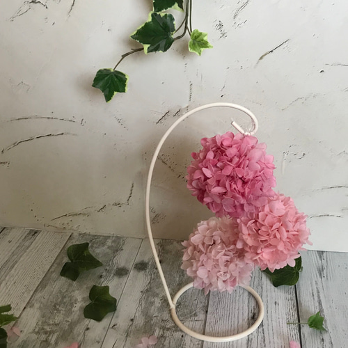 早割 万博 ピンクピンクピンクのフラワーボール（フラワースタンド付き 花束・アレンジメント