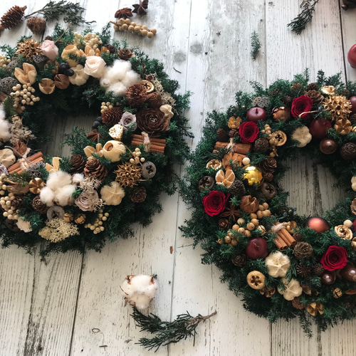 深い森の賑やかなクリスマスリース☆ドアリース☆造花☆直径30センチ 深い森の賑やかなクリスマスリース☆30センチ☆造花☆ドアリース