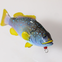 イエローフィングルーパーのストラップ/魚の全身アクセサリー(ホールフィッシュストラップ) 4枚目の画像