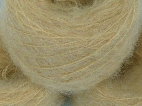 手染めの草木染毛糸（モヘア）No.498　タンポポ 2枚目の画像