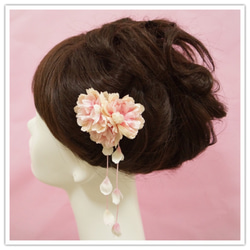 揺れる桜の上品可愛い髪飾り 1枚目の画像