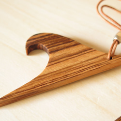 木製キーホルダー　サーフボードと波の形  3個セット 3枚目の画像
