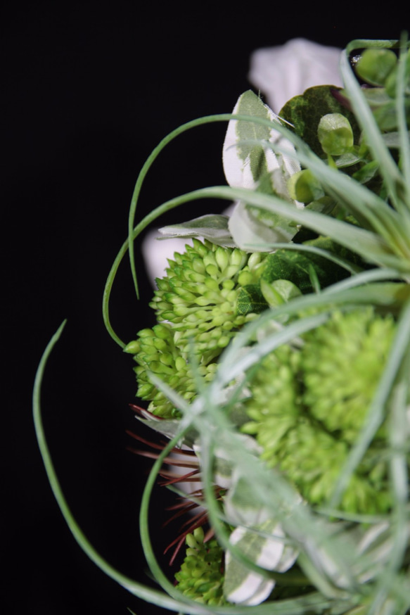 ウェディングブーケ｜アートフラワー（造花）ラウンド　多肉植物　エアプランツ グリーン×ブラウン　 4枚目の画像