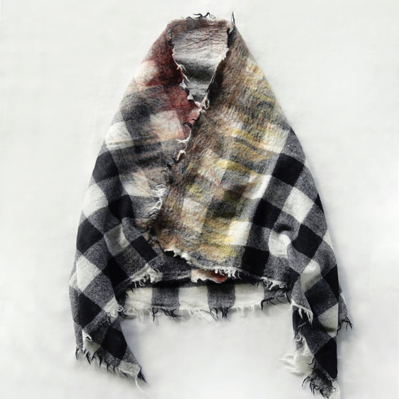 一款緊湊型羊毛披肩，您希望它成為您的新標準 格紋/紅色 第8張的照片