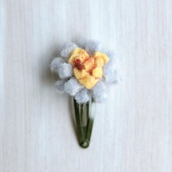 フェルトの 花 ヘアピン ヘアクリップ 【ohana】 3枚目の画像